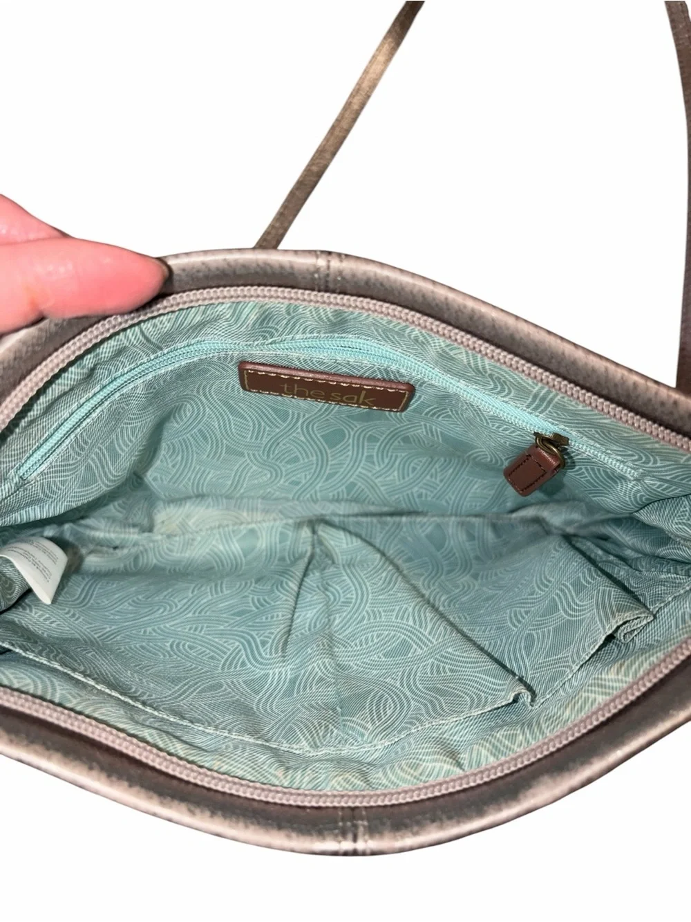 EUC The Sak Metallic Silver Leather Crossbody Bag Neutral Wardrobe Staple